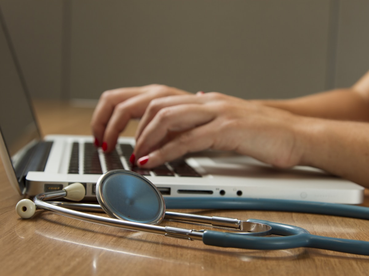 Detalhes do ambiente e instrumentos médicos da Clínica Baggio